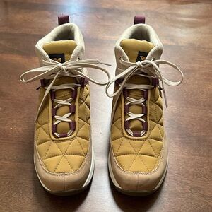 Teva Women’s Size 10 • Waterproof Quilted Hiking Boots (TevaRAPID PROOF)